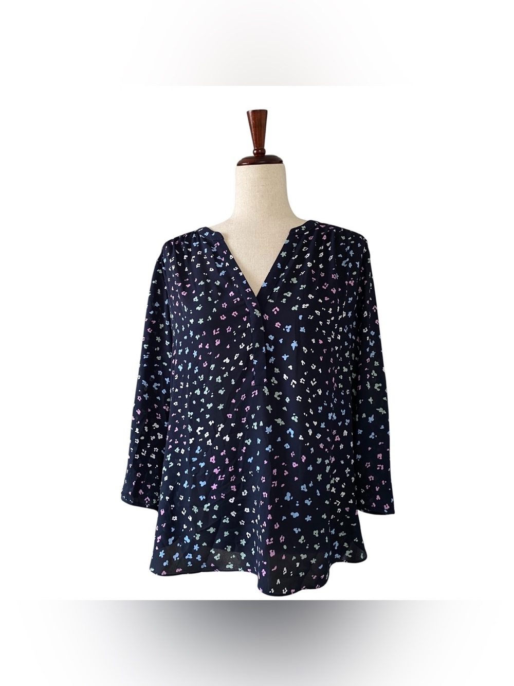 NYDJ Blouse Top Women’s Medium Navy Abstract Floral 3/4 Sleeve V-Neck Casual